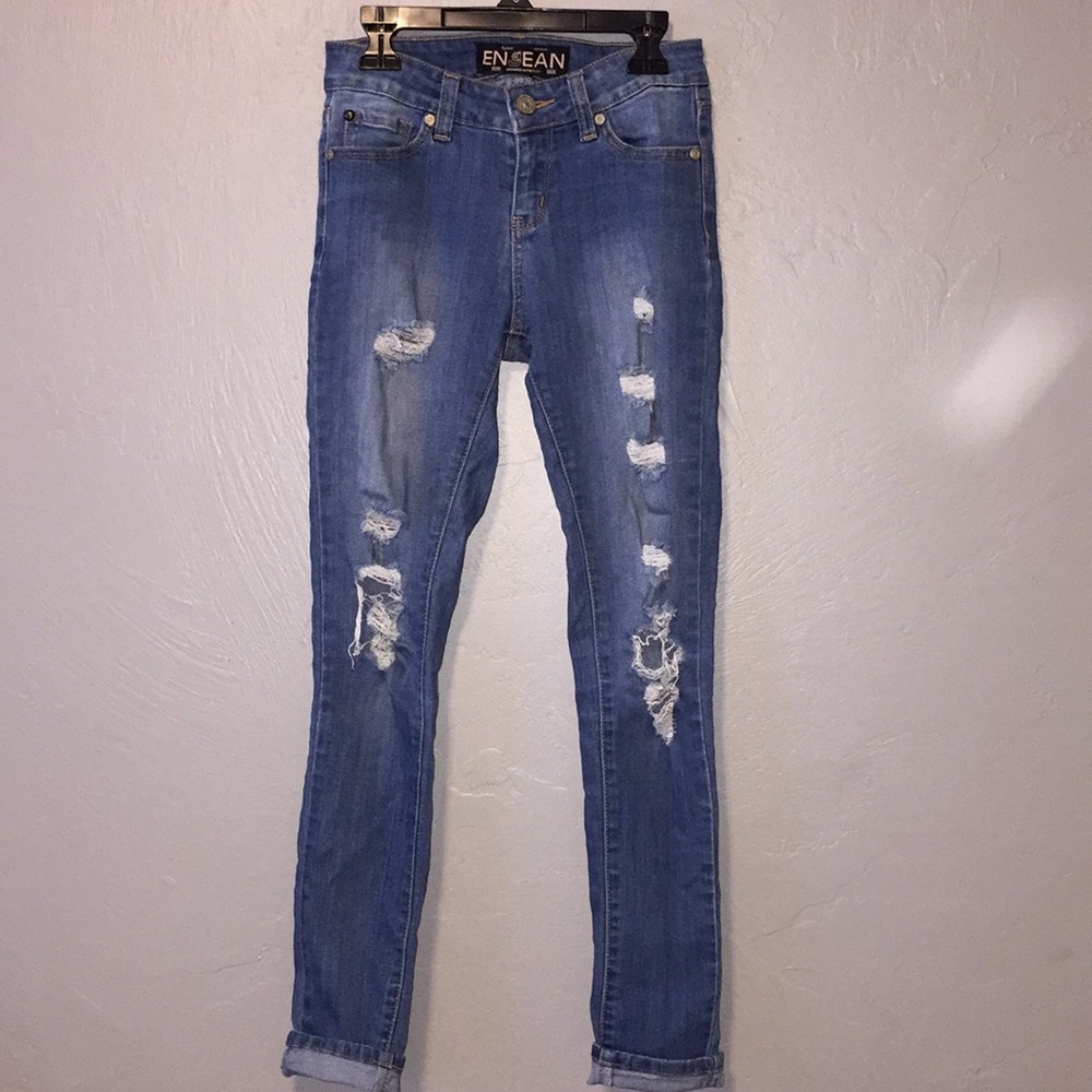Distressed skinny jeans